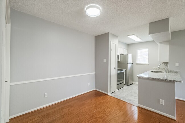 Building Photo - 3100 Jeanetta St