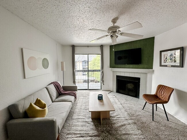 Foto del edificio - 1030 1/2 Clayton Ln