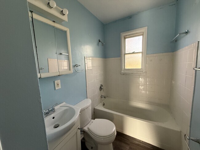 Foto del edificio - 3718 Charloe Ct