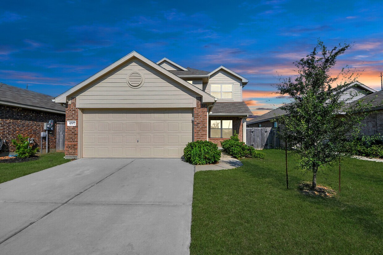 Foto principal - 4307 Palmetto Grv Ln