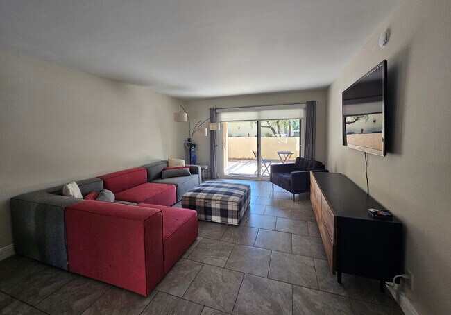 Foto del edificio - 2160 S Palm Canyon Dr