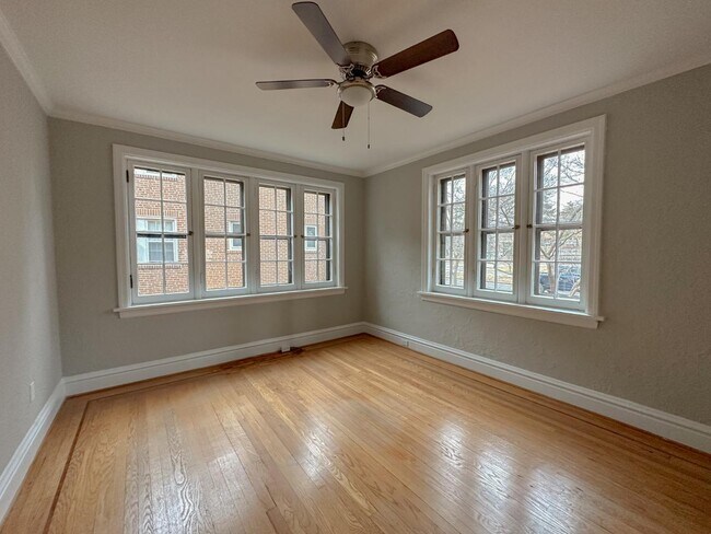 Foto del edificio - 7224 Pershing Ave