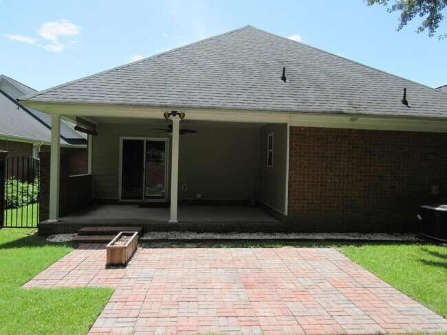 Building Photo - 3112 Girard Dr