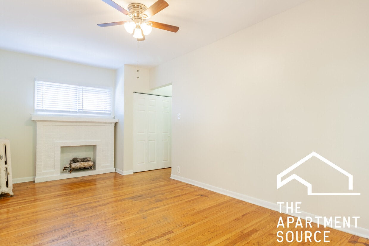 Photo - 728 W Roscoe St