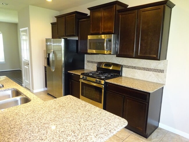 Foto del edificio - For Lease | 4 Bed, 3.5 Bath | 2,272 Sq Ft ...
