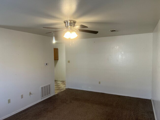 Foto del edificio - 350 S Davis St