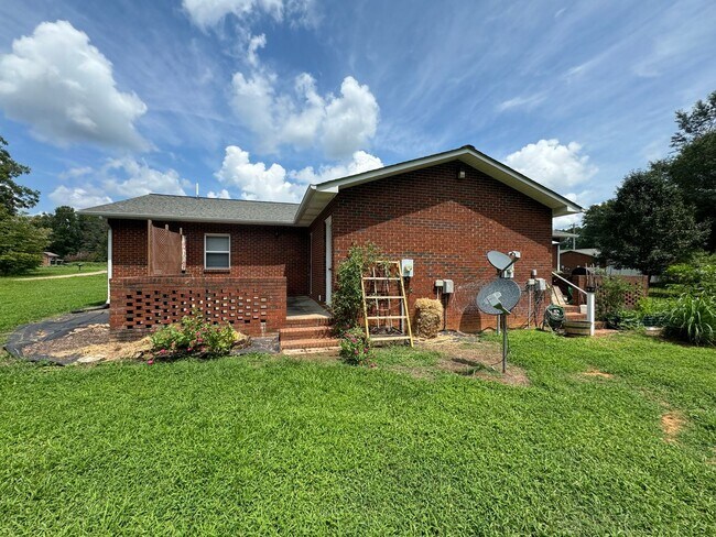 Building Photo - 2/1 Duplex in Polkville, NC -- 55+ community