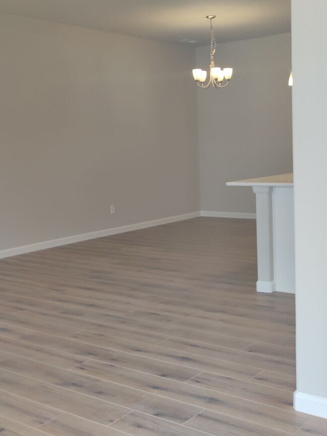 Building Photo - 3 BED/2-1/2 BATH TOWNHOME IN LORSON RANCH