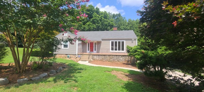 Building Photo - 3 bed 1.5 bath Ranch home in great Atlanta...