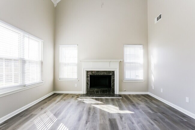 Foto del edificio - 213 Summer Hill Cir