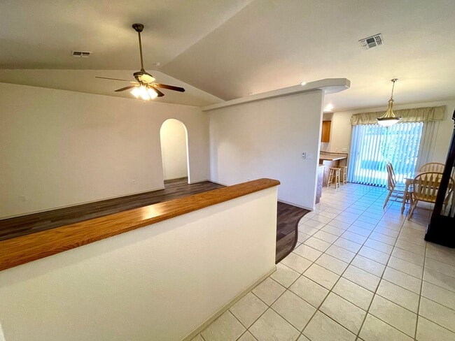 Building Photo - 3 Bedroom Home in Great Neighborhood!