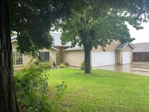 Building Photo - 3100 Dartford Dr