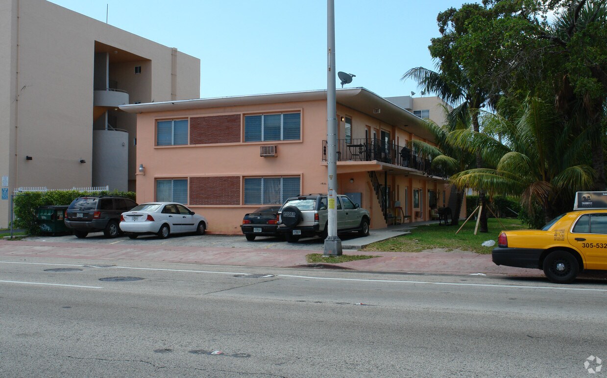 Building Photo - 1936 Normandy Dr