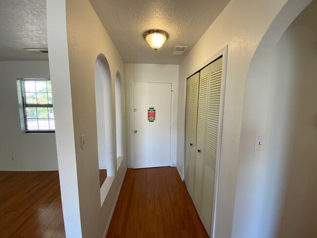 Foto del edificio - 3 Bedroom Single Story Home Available Near...