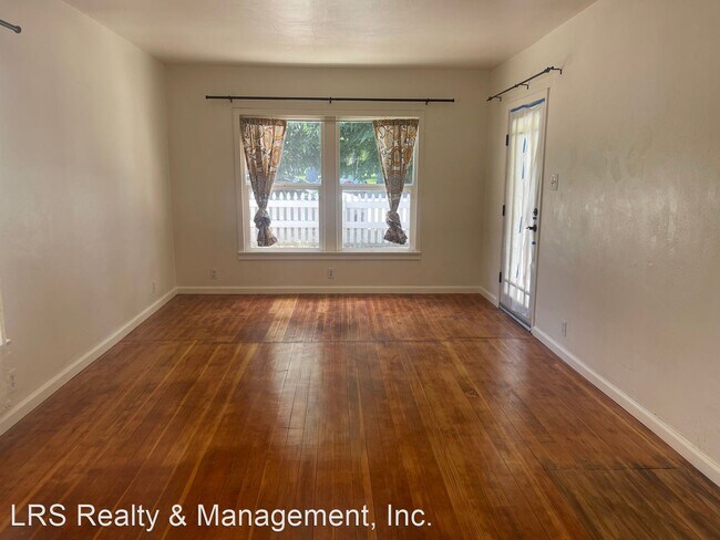 Building Photo - 2 br, 1 bath House - 307 East E St.