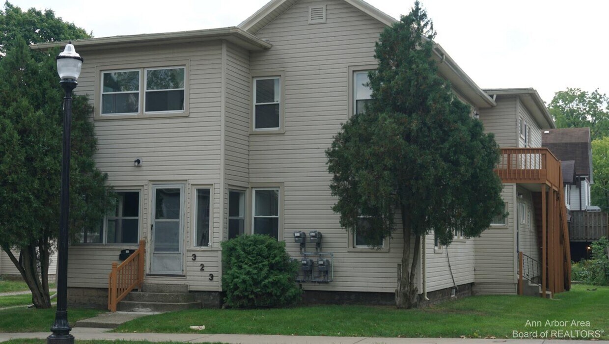 Primary Photo - 321 W Franklin St