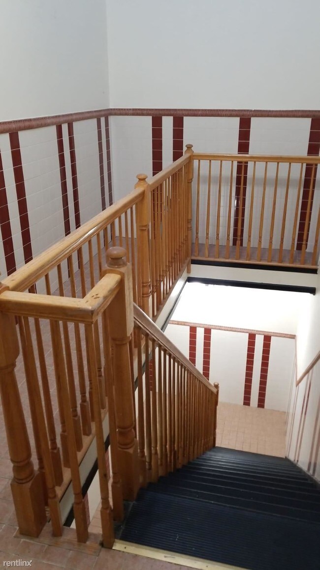 Building Photo - 2 br, 1 bath  - 262 Bergen Ave