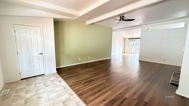 Building Photo - 25001 Rim Rock Rd