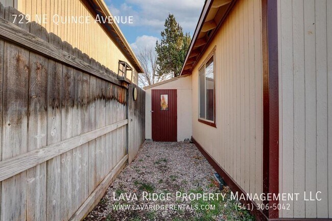 Building Photo - 729 NE Quince Ave