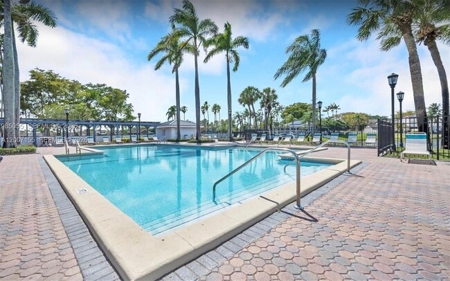 Foto del edificio - 17317 NW 63rd Ave