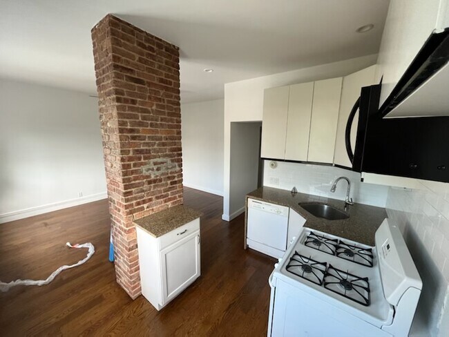 Kitchen - 6862 76th St