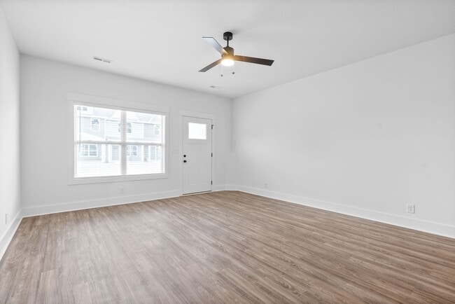 Building Photo - 304 Front Rdg Cir