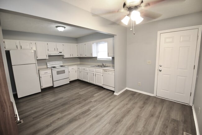 Building Photo - 2297 Ayers Dr