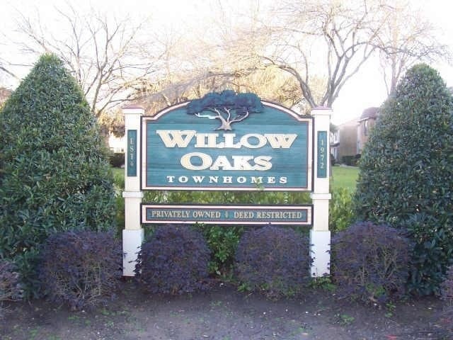 Building Photo - 1076 Willow Oaks Cir