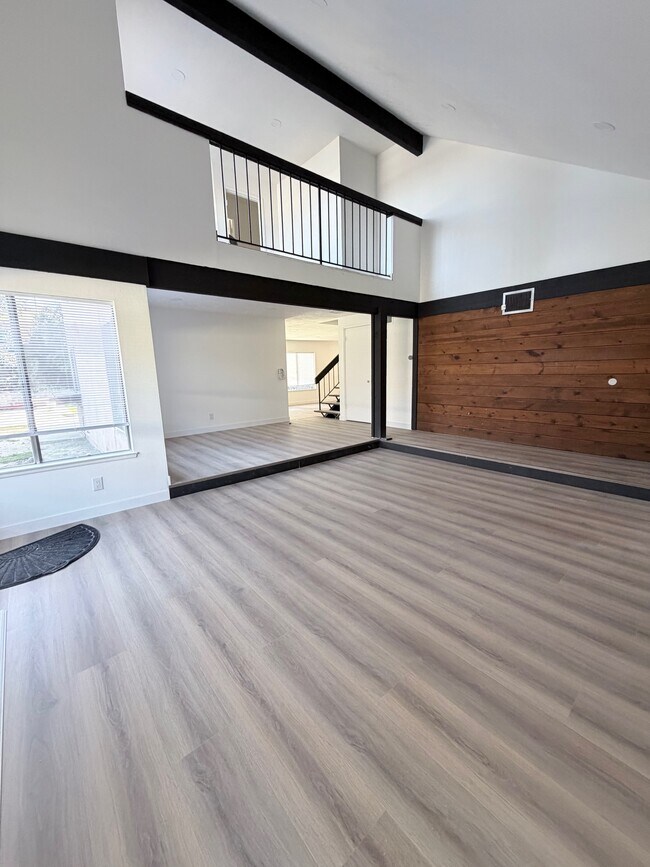 Foto del edificio - 16486 Elm Haven Dr