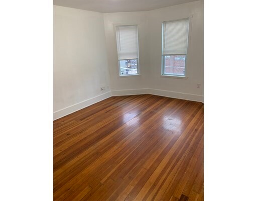 Foto del edificio - 136 Walnut Ave