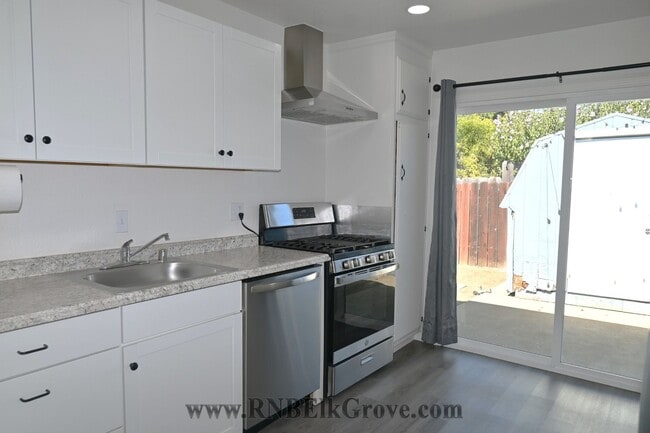 Building Photo - 224 3rd St