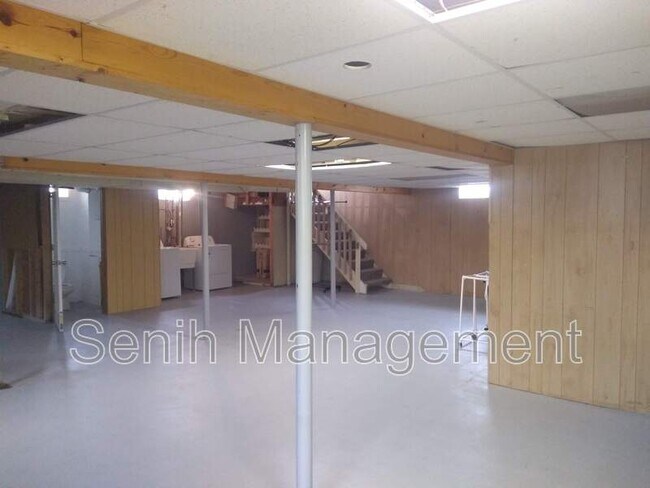 Foto del edificio - 8561 Lochdale St