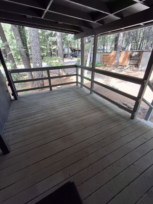 Foto del edificio - 14820 Glenwood Dr