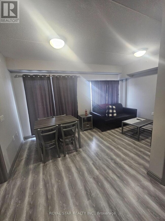 Photo du bâtiment - 275-F275 Larch St