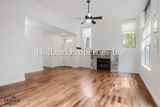 Foto del edificio - 6267 NE Carillion Dr
