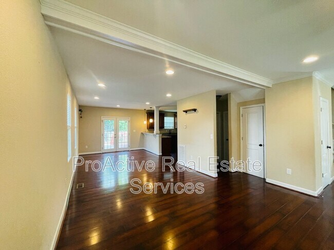 Foto del edificio - 1818 Canton Ave
