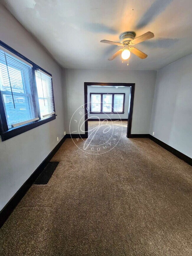 Foto del edificio - 1944 Crosswell Pl