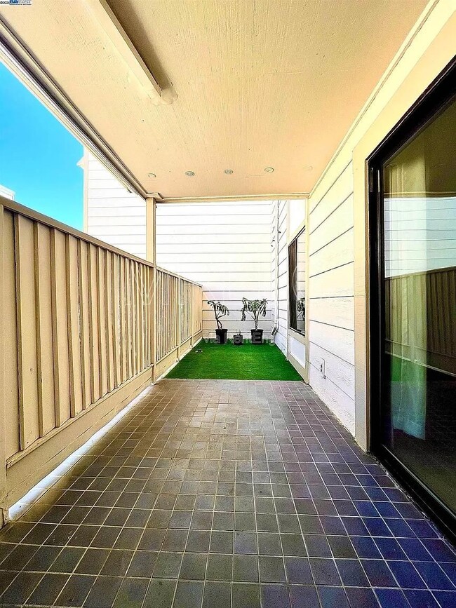 Building Photo - 2077 Washington Ave