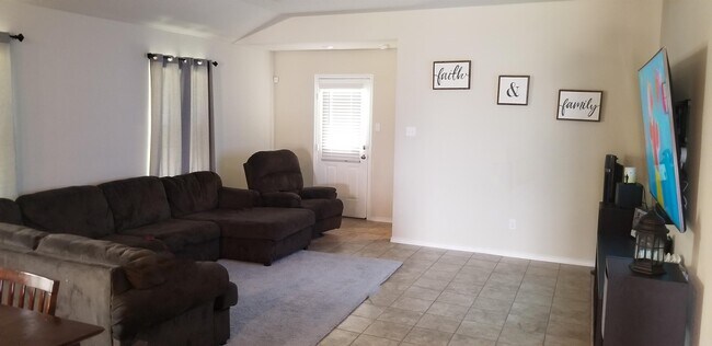 Building Photo - 1103 Rosa Parks Dr