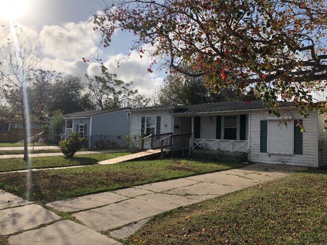 Building Photo - 1425 Daytona Dr