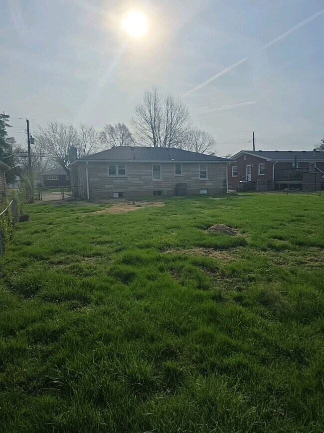 Foto del edificio - 7802 Columbine Dr