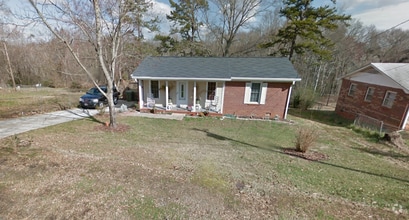 Building Photo - 208 Vista Cir