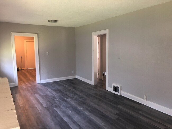 Building Photo - 5420 Jackson Ave