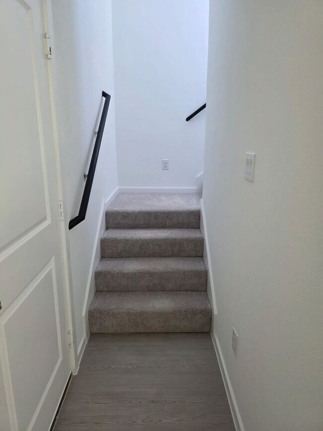 Foto del edificio - NEWLY BUILT 3 bedroom 2.5 Bath Single fami...