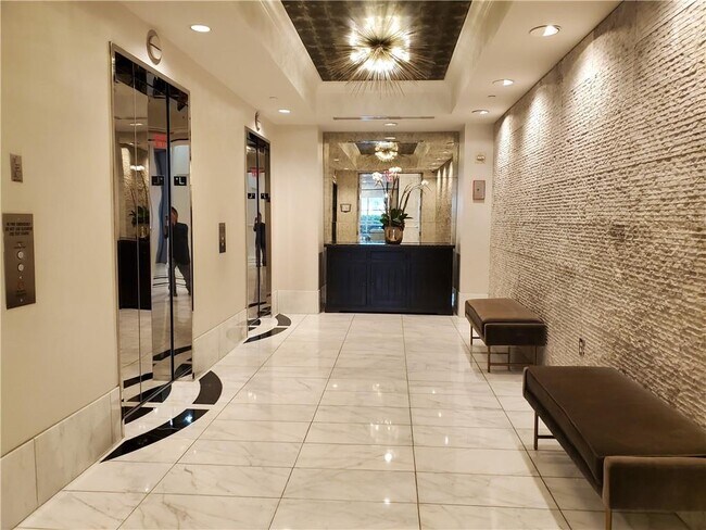 Foto del edificio - 325 East Paces Ferry Rd NE