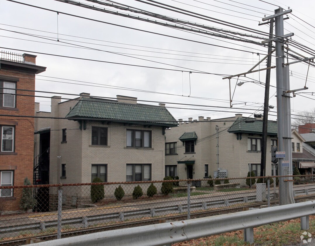 Building Photo - 2808 Broadway Ave