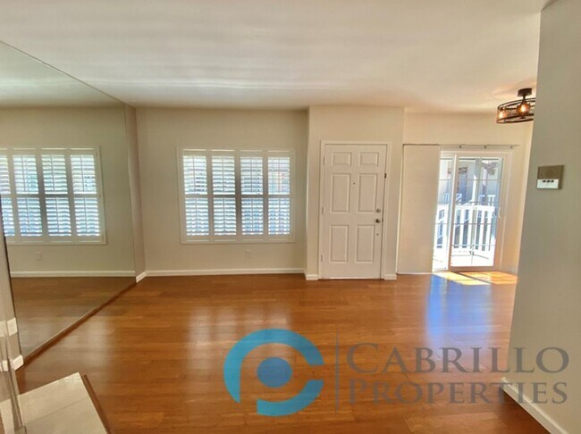 Foto del edificio - Gorgeous 2bd/2ba Condo with In Unit Laundr...