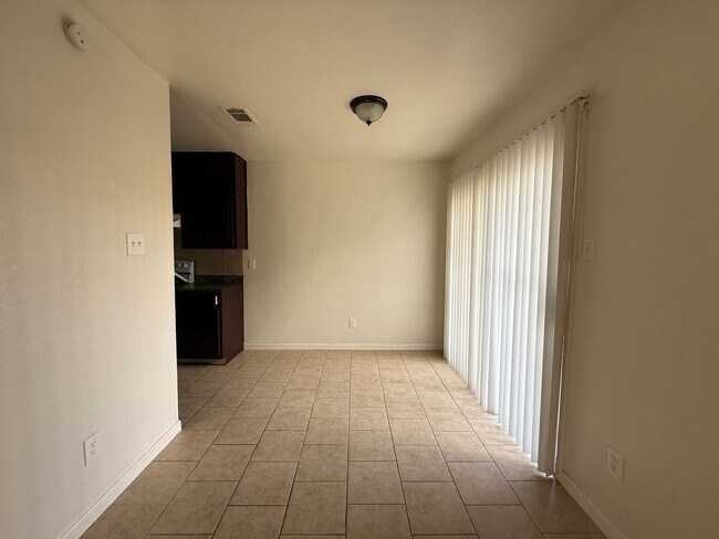 Foto del edificio - 3003 Lake Rd