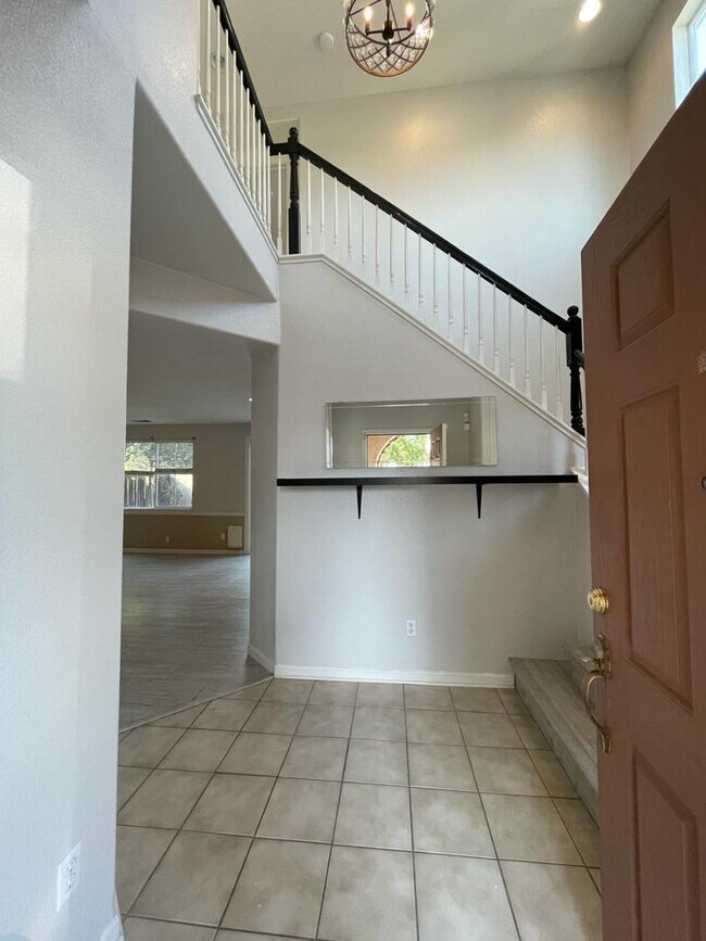 Building Photo - 21 Anjou Cir
