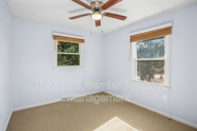 Building Photo - 533 Brentwood Rd